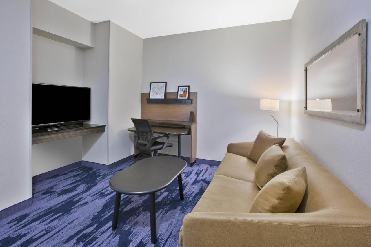 Fairfield Inn & Suites By Marriott Milwaukee Downtown Exterior photo