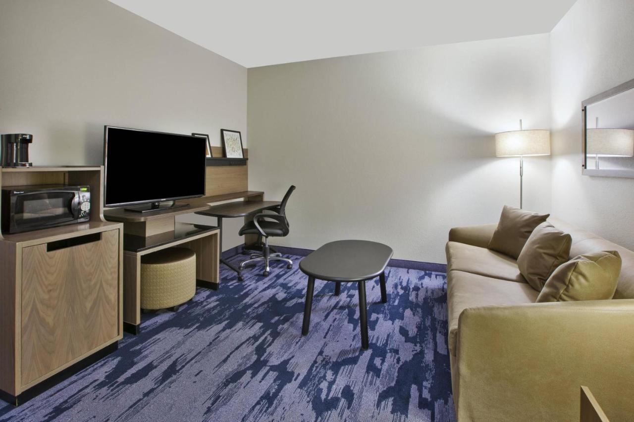 Fairfield Inn & Suites By Marriott Milwaukee Downtown Exterior photo