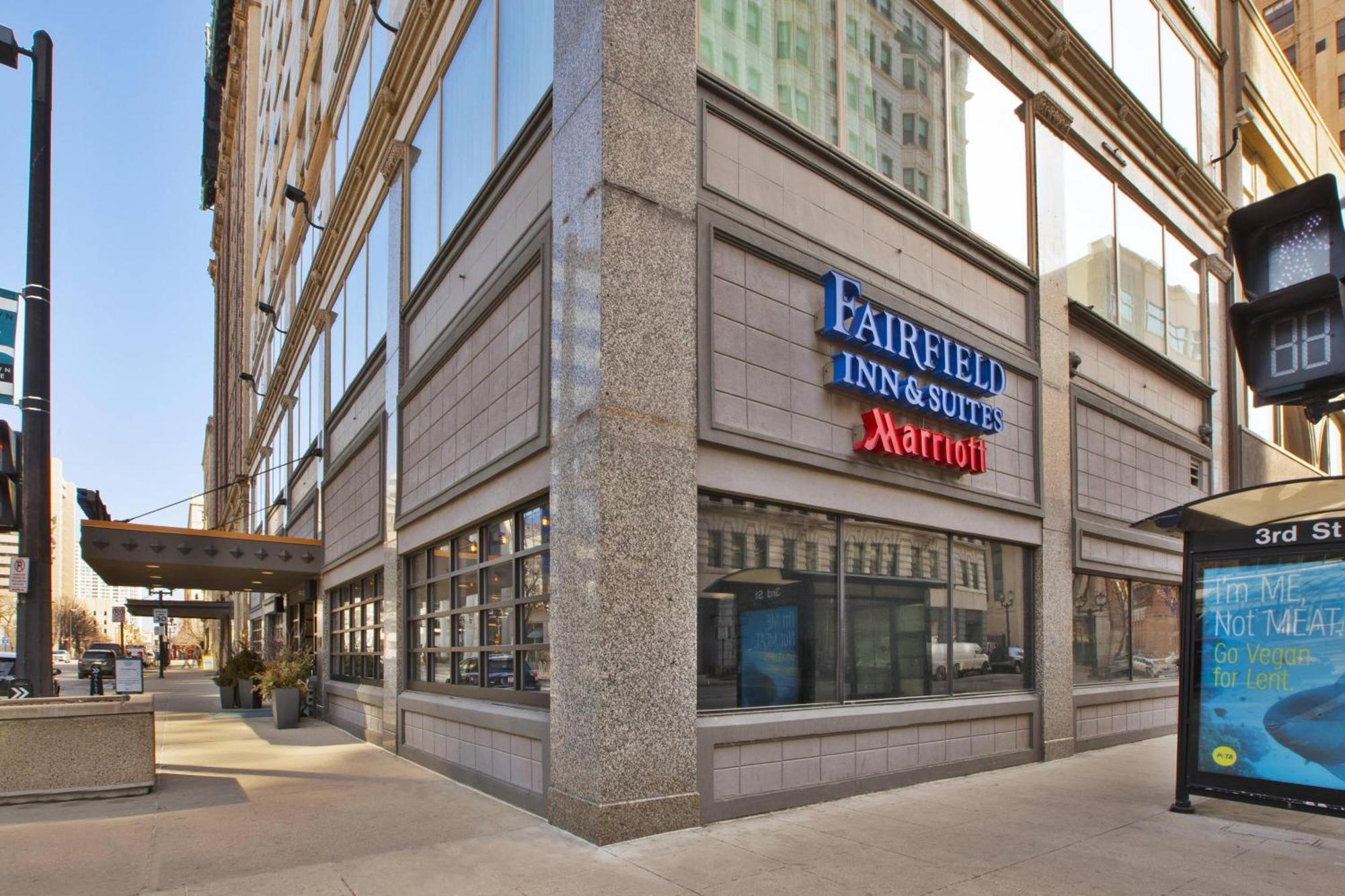 Fairfield Inn & Suites By Marriott Milwaukee Downtown Exterior photo