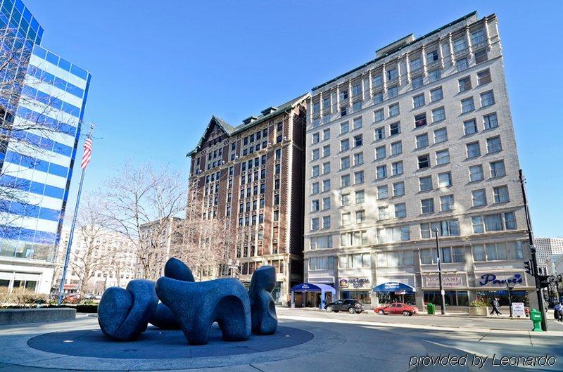 Fairfield Inn & Suites By Marriott Milwaukee Downtown Exterior photo